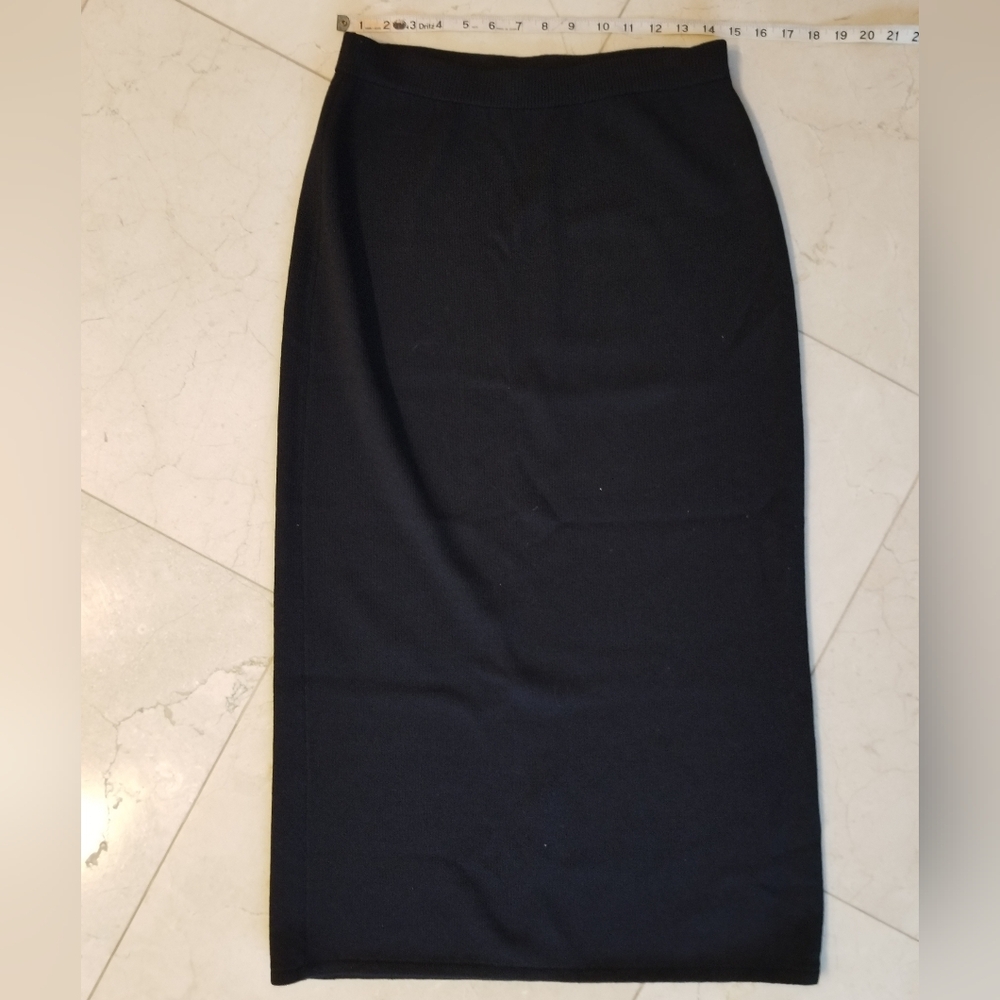 NWOT St. John Evening Santana Long  Pencil Skirt. Size 10.